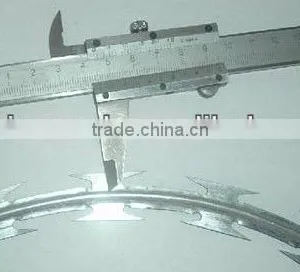 Cheap Galvanized Razor Wire Razor Barbed Wire BTO-22 30 CBT-60 65 thumbnail-4