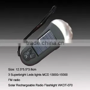 4 Leds Handheld Dynamo Solar Torch Radio thumbnail-1
