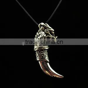 Loving Couple Accessories Gifts Wholesale Men's Wolf Tooth Pendant Necklace thumbnail-1