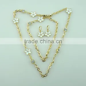 China Manufacturer Supply Gold Plated Handmade White Epoxy Alloy Flowers and Crystal Stones Earring and Necklace Jewelry Sets thumbnail-2