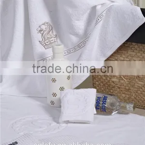 5-Star Hotel Embroidery Towel Customize Logo Jacquard Towel thumbnail-2