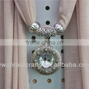 Fashion Wholesale Triangle Satin Gilding Pendant Scarves thumbnail-1