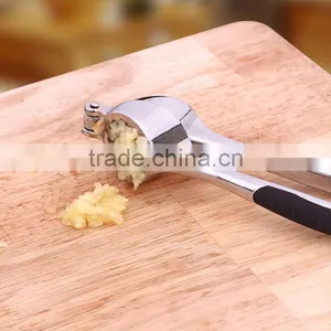 Kitchen Multifunctional Peel it Manually Pound Garlic Press-Zn Alloy Stainless Pound Garlic thumbnail-1