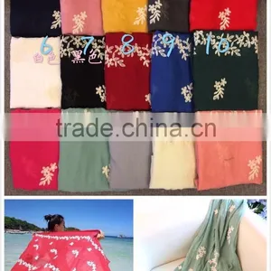 2017 Best Selling Floral Pattern Embroidery Scarf Cotton Muslim Hijab Scarf thumbnail-5