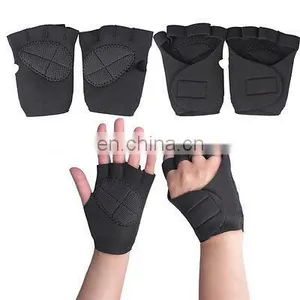 Weightlifting Grip Pad Gloves With Wrist Closer thumbnail-1