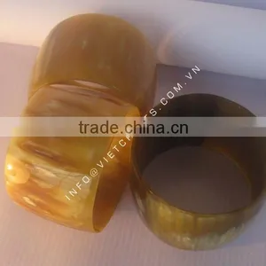Lime Dried Color Horn Bangle 4cm Wide thumbnail-1