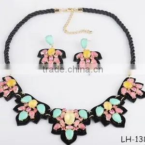 Fashion Leaf Shaped Necklace Earring Set Multicolor Jewelry Set Fashion Women Jewelry Set thumbnail-1