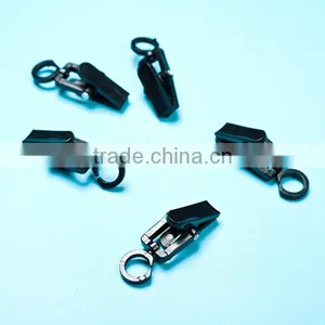 Small Plastic Black Curtain Clip Rings thumbnail-3
