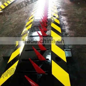 High Quality Police Traffic Safety Traffic Remote Control Spikes/ Tire Killer/ Remote Control Barrier thumbnail-1