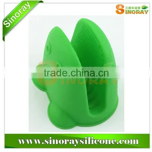 FDA Certificate Kitchenware Cartoon Gloves Silicone Oven Mitts thumbnail-1