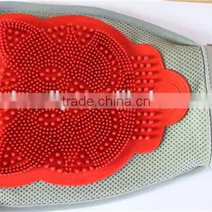 Rubber Love Glove Grooming Mitt for Cats thumbnail-4