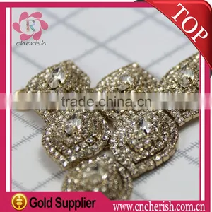 2016 New Selling Women's Silver Triquetrous Shape Flat Heel Flip Flop Thong Sandal Buckle Rhinestones Chain thumbnail-3