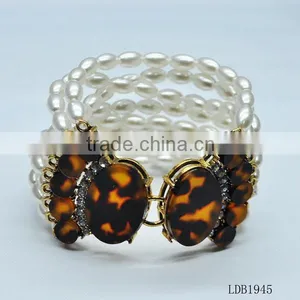 Tortoise Color Fan Linked Pearl Beaded Bracelet New Design Stretch Bracelet thumbnail-1