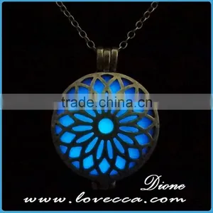 European Hot Sale Beautiful Glow in the Dark Necklace Heart Pendants thumbnail-5