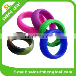 Simple One Color Silicone Finger Rings Logo Color Filling Silk Priting Laser Carving Logo thumbnail-4