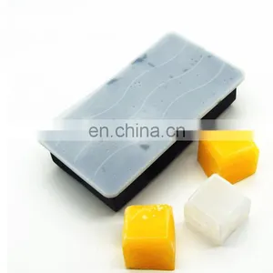 Food Grade Silicone Eight Grid Ice Mold With Cover thumbnail-1