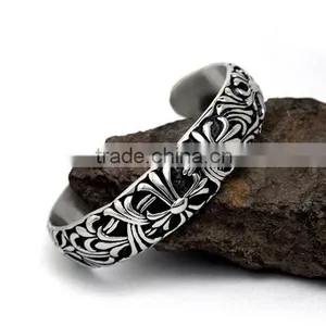 C Shape Antique Silver Vintage Engraved Stainless Steel Bangles thumbnail-3