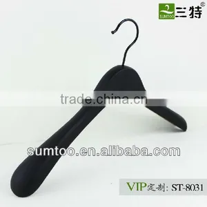 SUMTOO 8017 VIP Guangxi Home Product Bulk Wood Hangers for Gentlemen Suit thumbnail-1