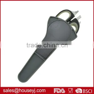 Soft Grip Tpr Handle Kitchen Scissors With Magnetic Holder thumbnail-3