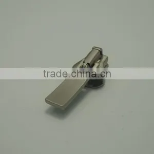 Single Lock OEM Price Zipper Slider for Luggage thumbnail-2