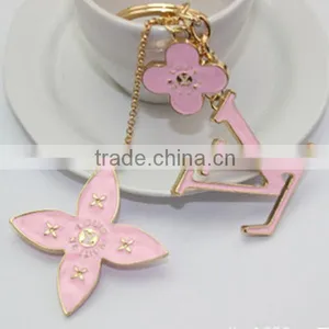 Custom Pink Crystal Diamond Design Keychain for Wedding Gift thumbnail-1