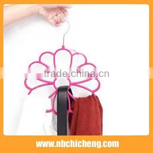 Flower Shape Plastic Scarf Hanger thumbnail-1
