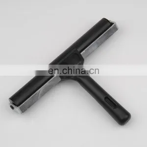 8" Plastic Handle Hard Rubber Brayer thumbnail-3