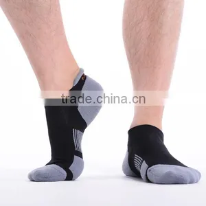 Custom Professional Sports Socks Man Running Crew Socks Protective Foot Socks thumbnail-2