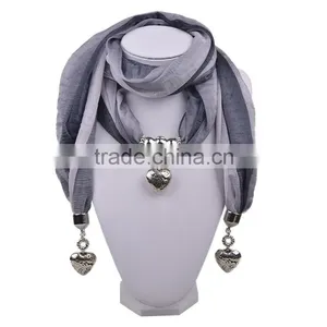 New Arrival Top Sell us Style Colorful Flower Necklace Scarf With Heart Pendant for Lady thumbnail-2