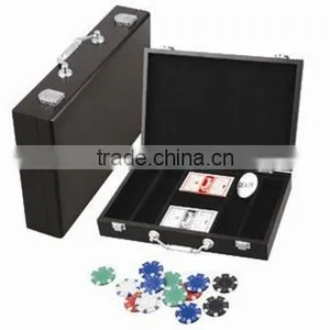Wooden Carrying Case With Poker Chips thumbnail-1