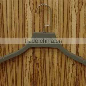 Plastic Hangers With Shoulder Pads thumbnail-6