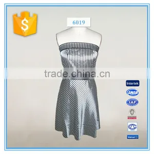 Ladies Sexy Silk Satin Styles Black And White Striped Strapless Dress thumbnail-1