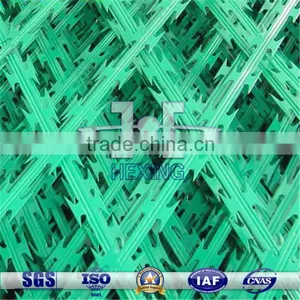PVC Coated Bto-22 Flat Razor Wire Mesh Fence thumbnail-1