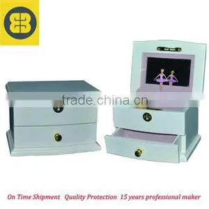 White/ Pink Musical Wooden Jewelry Box thumbnail-3