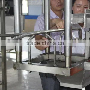Professional Poultry Slaughter Line Head And Claws Cutting Machine For Abattoir Plant thumbnail-3