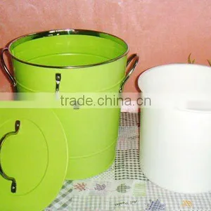 Galvanized Metal Beer Bucket With Lid and Scoop thumbnail-1