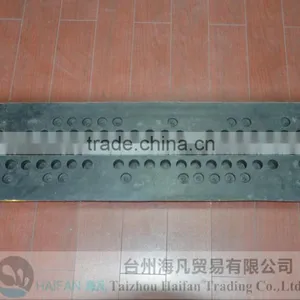 1000*300*50mm Heavy Strength Rubber Speed Hump Used on Road /rubber Speed Humps for Crossroads/road Car Speed Hump for Crossing thumbnail-4