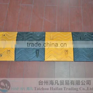 Traffic Road Reflective Rubber Speed Hump for Crossroads/heavy Strength Rubber Speed Hump Used in Intersection thumbnail-2