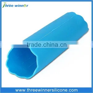 Commercial Custom Silicone Garlic Peeler thumbnail-1