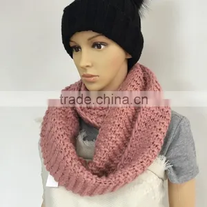 Women Winter Heavy Knit Infinity Scarf thumbnail-4