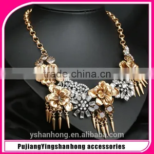 Golden Flower Rivets Luxury Exaggerated Short Necklace Restoring Ancient Ways thumbnail-1