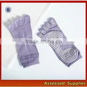 WH-131 Hot Sale Cotton Barre Cozy Sports Yoga Sock, Custom Made Logo Indoor Women Sport Pilates Socks thumbnail-1
