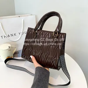 Popular Patent Leather Handbag French Princess of Wales Bag Small Lingge Single Shoulder Women's Bag 2021 Autumn and Winter New Messenger Bag thumbnail-5