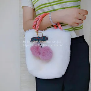 009Winter Plush Handbag Cute Furry Chain Bucket Shoulder Straddle Bag Faux Fur Square Bag thumbnail-3