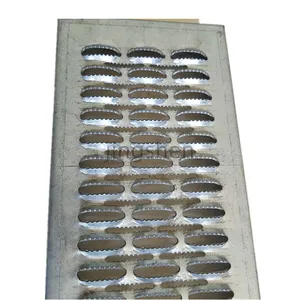 Professional Factory Serrated Steel Grating Crocodile Mouth Plate Anti-skid Plate Used in Stair Safety Stair Tread Grating thumbnail-4