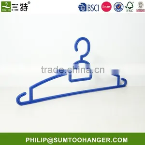 Plastic Expandable Clothes Hanger thumbnail-1