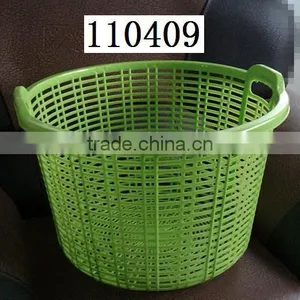 Round Plastic Laundry Basket Hamper thumbnail-1