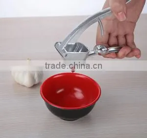 Marvelous Wholesale Kitchenware Metal Garlic Press and Aluminium Alloy Garlic Slicer thumbnail-4