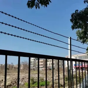 Hot Dipped Galvanized Barbed Wire 2.8mm Wire 120mm Spacing 250m Roll Tensile 500N/mm² thumbnail-4