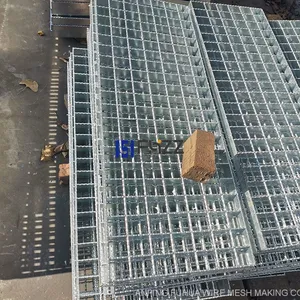 Steel Serrated Bar Gratings Stair Treads Hot Dipped Galvanized for Steel Structure thumbnail-1